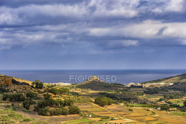 Malta, Paisagem da ilha de Gozo no Mar Mediterrâneo — Fotografia de Stock