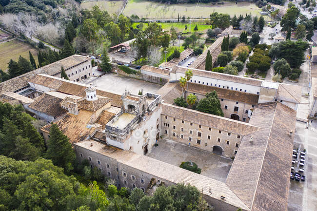 Espanha, Ilhas Baleares, Escorca, Drone vista de Santuari de Lluc mosteiro — Fotografia de Stock