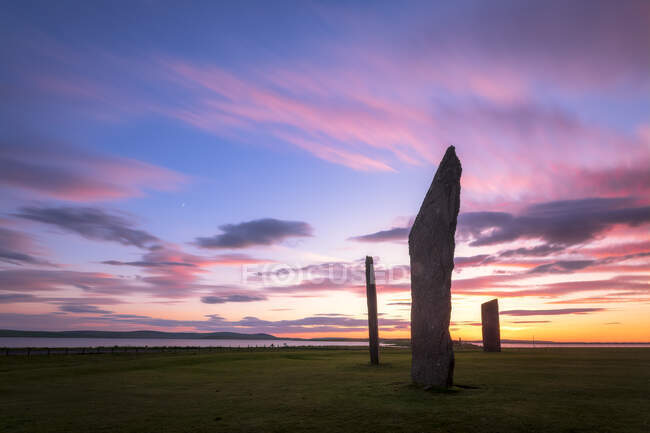 UK, Scotland, Mainland, Clouds over Standing Stones of Stenness at moody sunset — Stock Photo