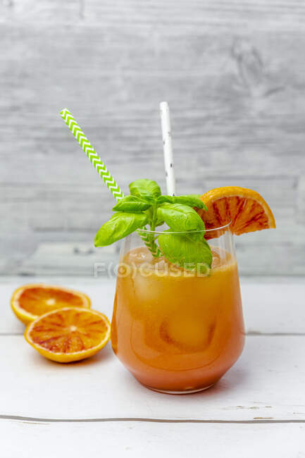 Стакан безалкогольного грейпфрутового коктейля — стоковое фото