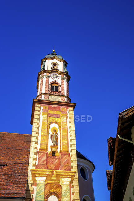 Німеччина, Міттенвальд, знижений кут Вид на башту церкви. — Stock Photo