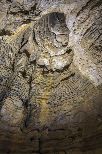 Nouvelle-Zélande, Océanie, Île du Nord, Grottes de Waitomo, Grotte de Ruakuri, Formations calcaires dans la grotte — Photo de stock