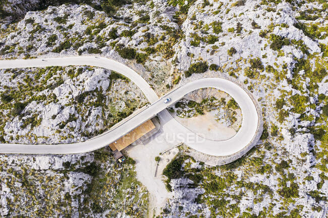 Spagna, Isole Baleari, Sa Calobra, Drone vista dell'autostrada Ma-2141 nella gamma Serra de Tramuntana — Foto stock