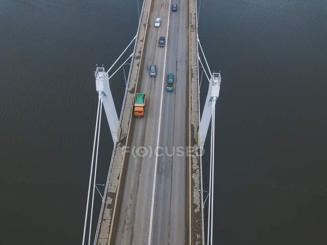 Vista aérea del puente sobre el río Volga, Moscú, Rusia - foto de stock