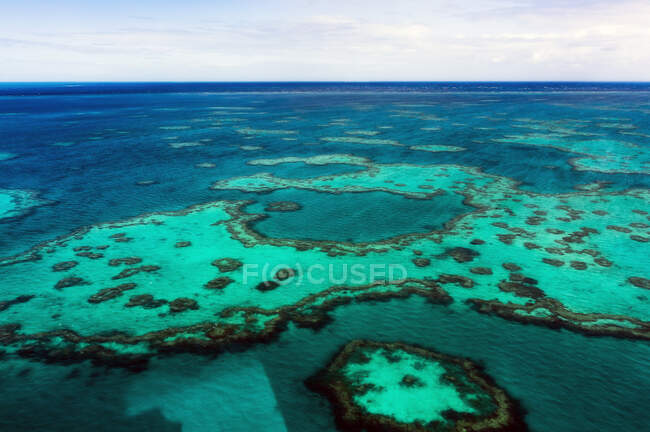 Australia, Queensland, Vista aérea de la Gran Barrera de Coral - foto de stock