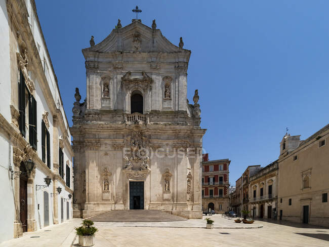 Italia, Provincia de Taranto, Martina Franca, Basílica de San Martino y Piazza Maria Immacolata - foto de stock