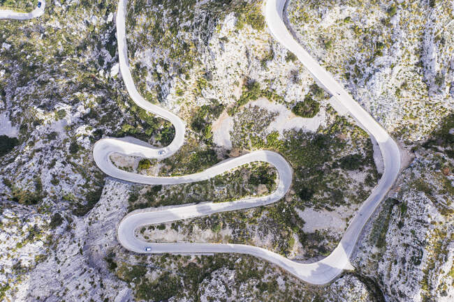 Spagna, Isole Baleari, Sa Calobra, Drone vista dell'autostrada Ma-2141 nella gamma Serra de Tramuntana — Foto stock