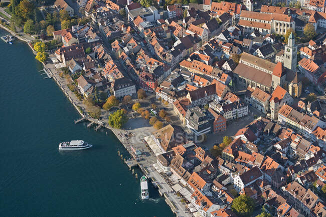 Alemanha, Baden-Wurttemberg, Uberlingen, Vista aérea do Lago Constança e da cidade velha — Fotografia de Stock