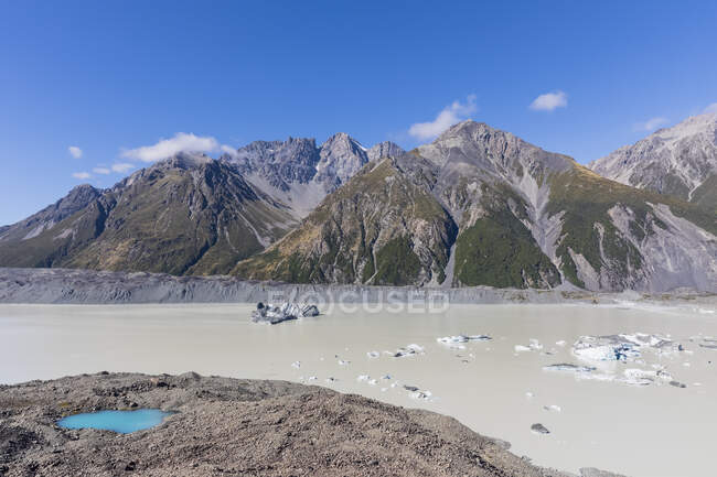 Nouvelle-Zélande, Océanie, Île du Sud, Canterbury, Ben Ohau, Alpes du Sud (Alpes néo-zélandaises), Parc national du Mont-Cook, belvédère du glacier Tasman et lac Tasman avec banquises — Photo de stock