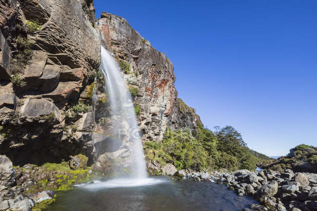 Nouvelle-Zélande, Longue exposition des chutes Taranaki sur le plateau volcanique de l'île du Nord — Photo de stock