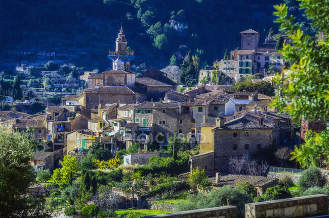 Espanha, Maiorca, Valldemossa, aldeia de montanha — Fotografia de Stock