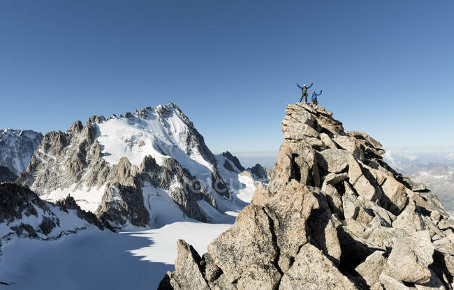 Frankreich, Mont-Blanc-Massiv, Chamonix, Bergsteiger erreichen La Petite Fourche — Stockfoto