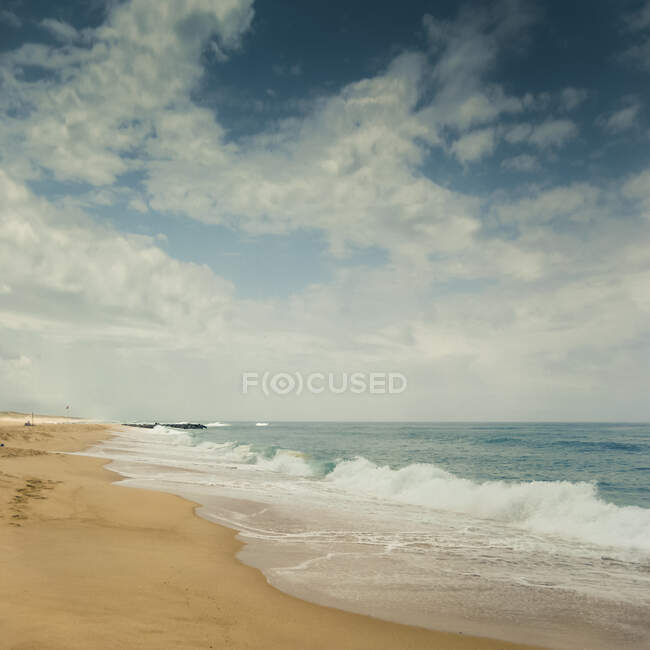 Francia, Nouvelle-Aquitania, Contis, Nuvole sulla spiaggia di Contis Plage — Foto stock