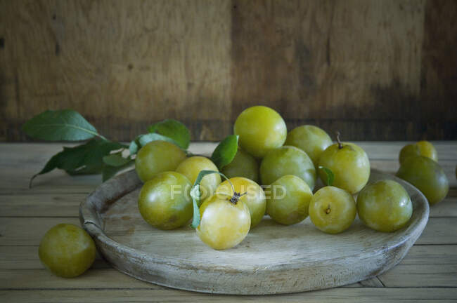Vassoio di greengages maturi — Foto stock