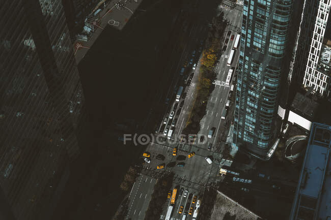 Estados Unidos, Nueva York, Nueva York, Vista aérea de la intersección de carreteras en Manhattan - foto de stock