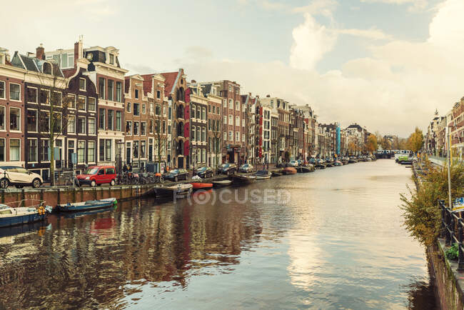 Canal nel centro storico di Amsterdam, Paesi Bassi — Foto stock