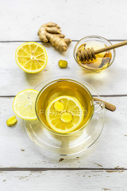 Studio de thé chaud au gingembre, citron et miel — Photo de stock