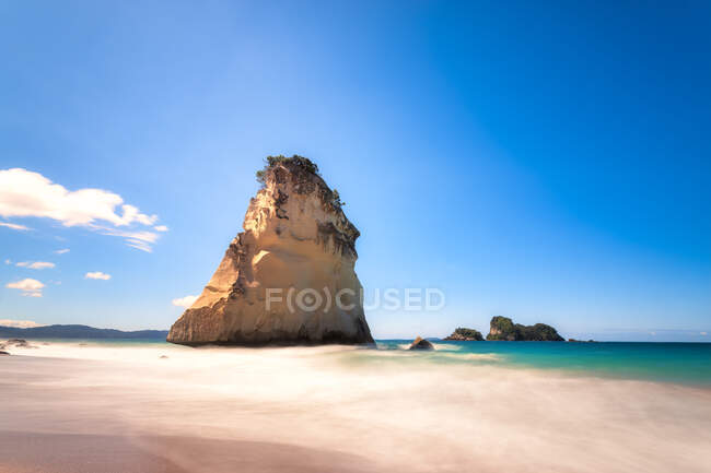 Nueva Zelanda, Te Hoho Rock en un día soleado - foto de stock