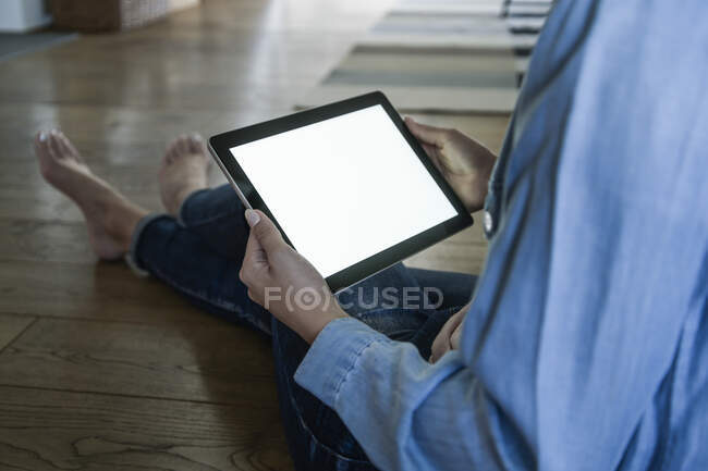 Young woman using tablet at home, copy space — Stock Photo