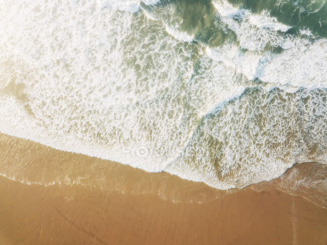 Portogallo, Peniche, Direttamente sopra la spiaggia sabbiosa costiera — Foto stock