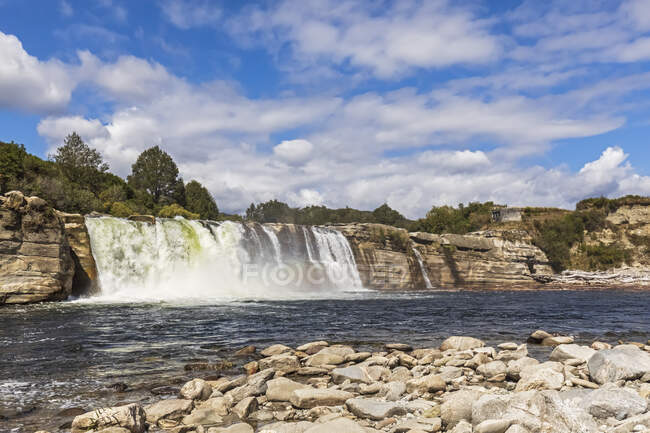 Nouvelle-Zélande, Océanie, Île du Sud, Tasman, Maruia Falls Scenic Reserve, Maruia Falls — Photo de stock
