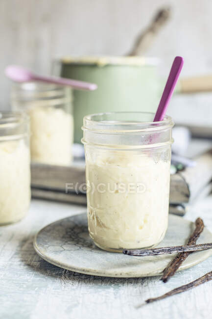 Glas hausgemachter Vanillepudding — Stockfoto