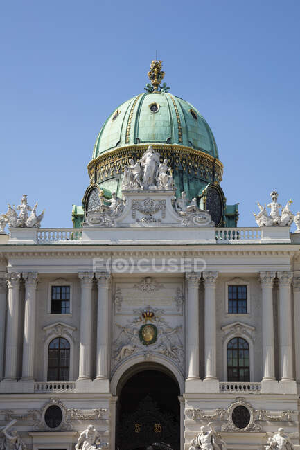 Австрия, Вена, Украшенный фасад дворца Хофбург — стоковое фото