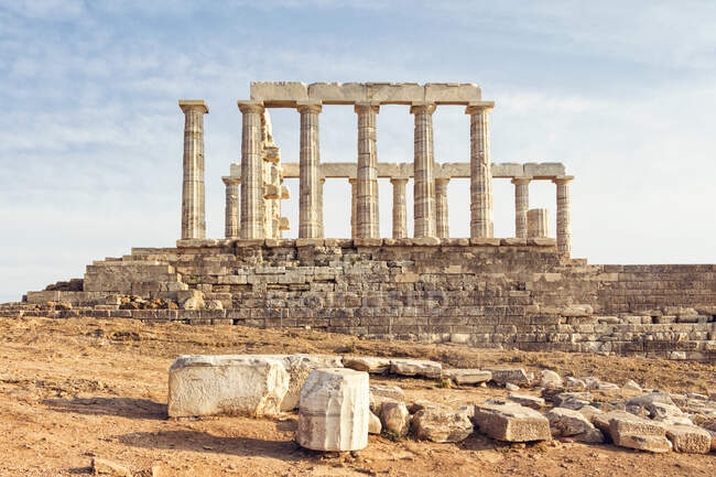 Antigua ruina del templo de Poseidón, Cabo Sounion, Attika, Grecia - foto de stock