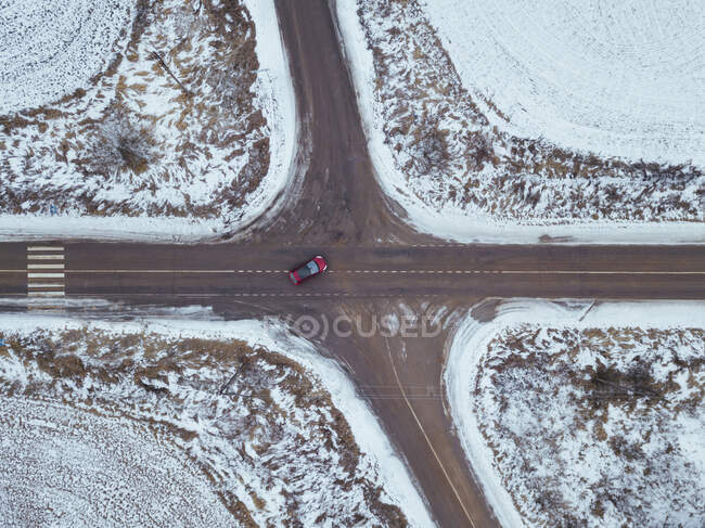 Rússia, região de Moscou, vista aérea de campos cobertos de neve e encruzilhada — Fotografia de Stock
