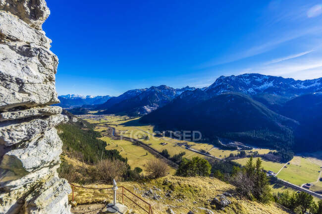 Allemagne, Bavière, Pfronten, vallée de Vilstal vue du sommet de la montagne Falkenstein — Photo de stock
