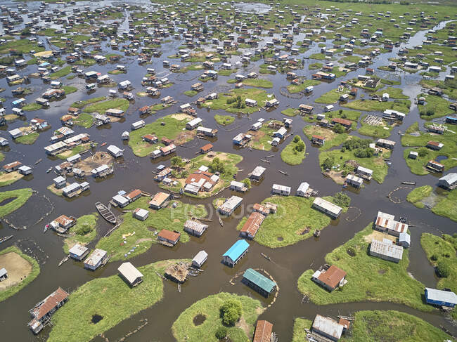Benin, Ganvie, Veduta aerea del villaggio di pescatori sul lago Nokoue — Foto stock