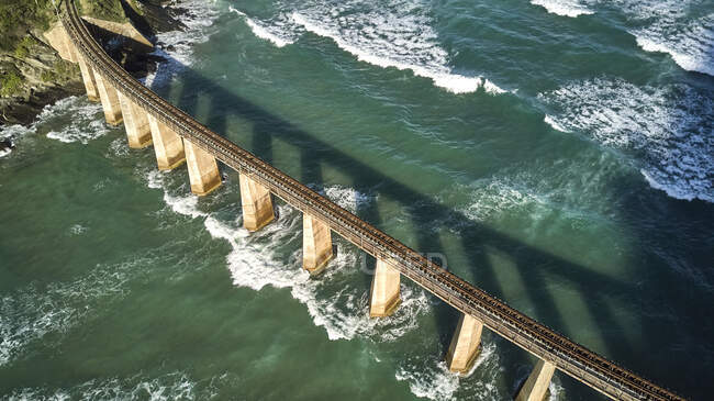 ПАР, Пустеля, Повітряне видовище моста річки Кайманс і океану — стокове фото
