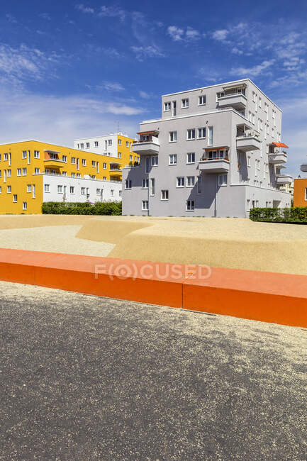 Germany, Bavaria, Munich, Sandy playground in front of residential buildings — Stock Photo