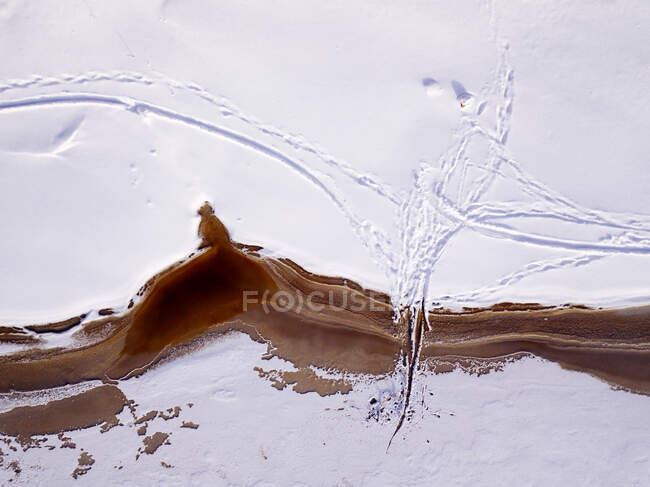 Rússia, Região de Leningrado, Tikhvin, Vista aérea do gelo no rio Tikhvinka no inverno — Fotografia de Stock