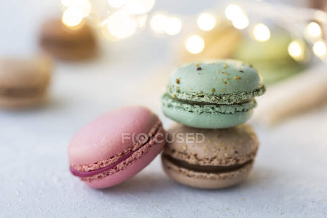 Primo piano di biscotti macaroon colorati — Foto stock