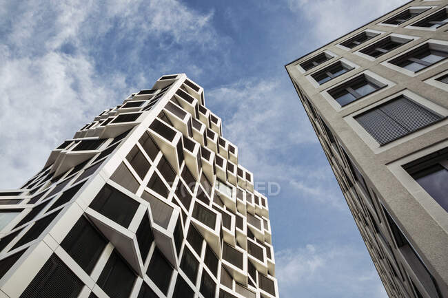 Immeuble résidentiel moderne de grande hauteur à Munich, Allemagne — Photo de stock