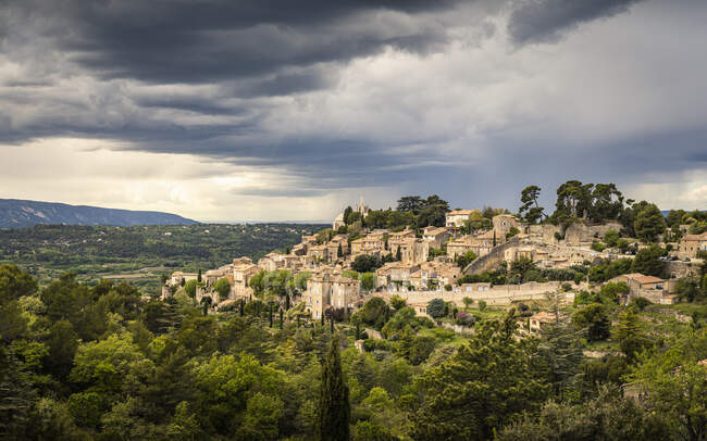 França, Provence, Cucuron, Bonnieux, Vista sobre a cidade histórica — Fotografia de Stock