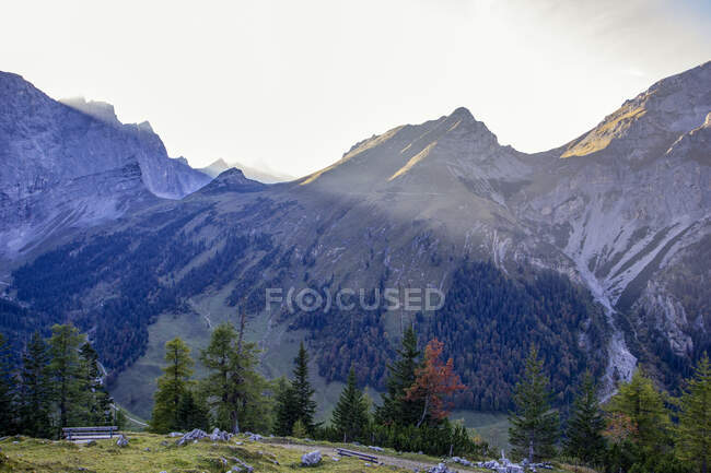 Montañas Karwendel en otoño, Hinteriss, Austria - foto de stock