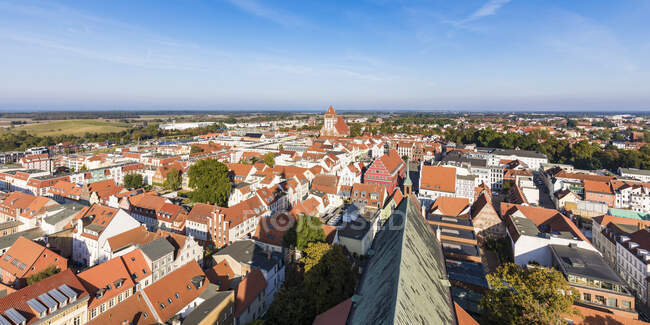 Germania, Meclemburgo-Pomerania occidentale, Greifswald, Panorama della città vecchia — Foto stock
