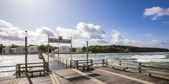Germany, Mecklenburg-West Pomerania, Heiligendamm, Wooden pier on Baltic sea — Stock Photo