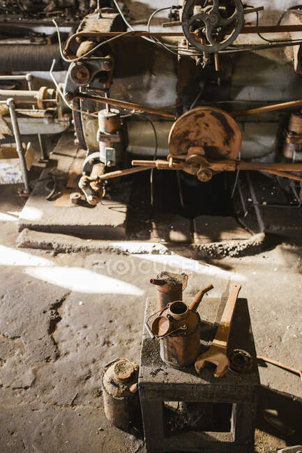 España, Granada, Salobreña, Interior de la fábrica de azúcar abandonada - foto de stock