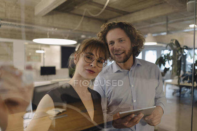 Businessman and businesswoman working on a project in office — Stock Photo