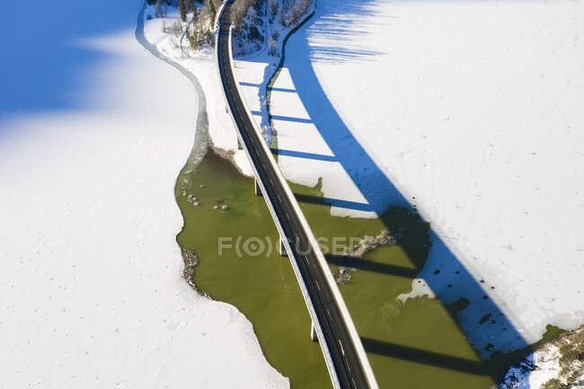Germany, Bavaria, Lenggries, Drone view of elevated highway crossingSylvensteinReservoir in winter — Stock Photo