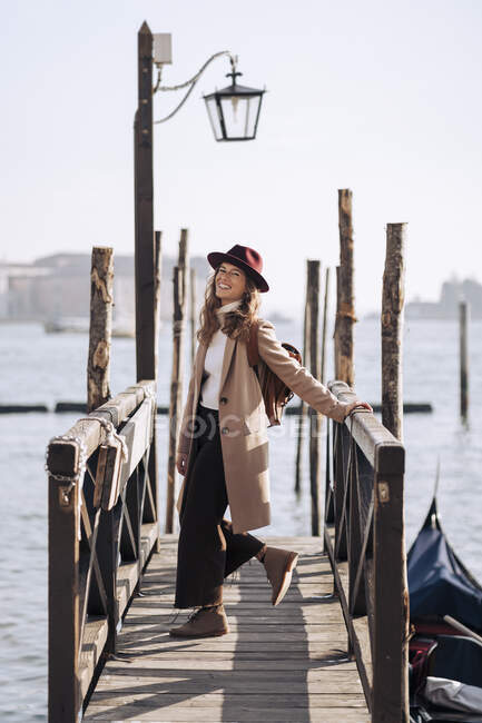Happy young woman at the waterfront in Venice, Italy — Stock Photo