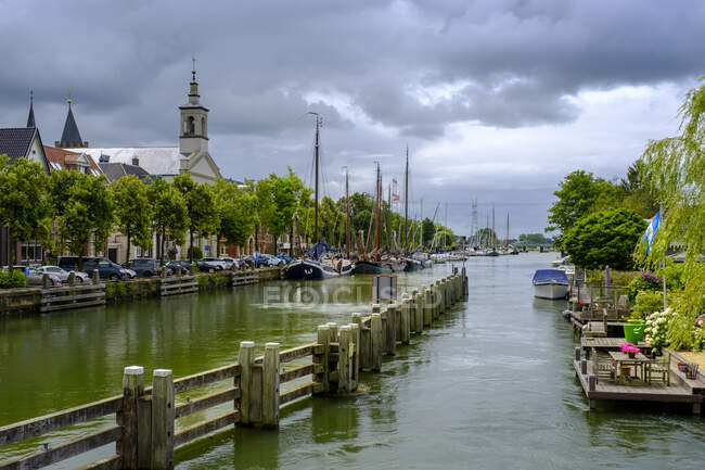 Paesi Bassi, Olanda Settentrionale, Muiden, Canal lock sul fiume Vecht — Foto stock