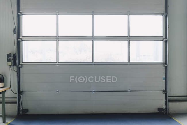 Interior of a warehouse with empty shelves — Stock Photo