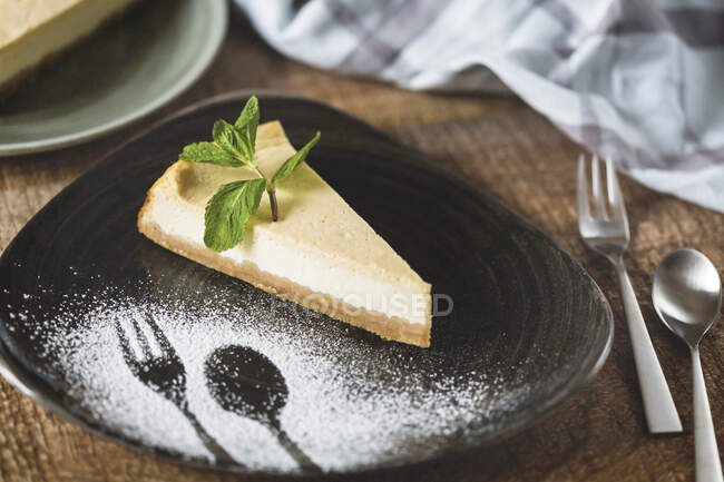 Piatto di cheesecake fatto in casa con tahini — Foto stock