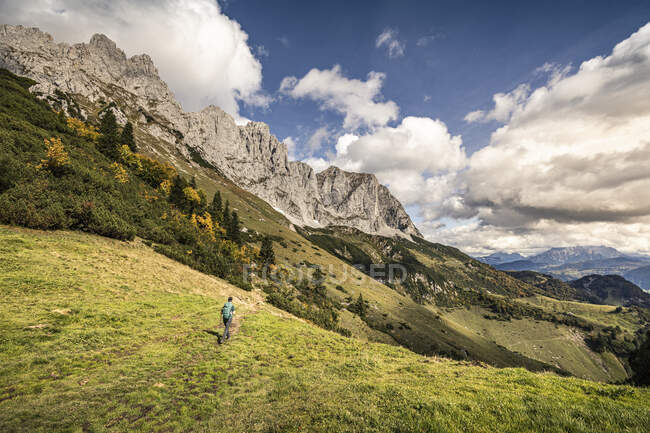 Походы женщин в Уайлдер Кайзер, Кайзерские горы, Тироль, Австрия — стоковое фото