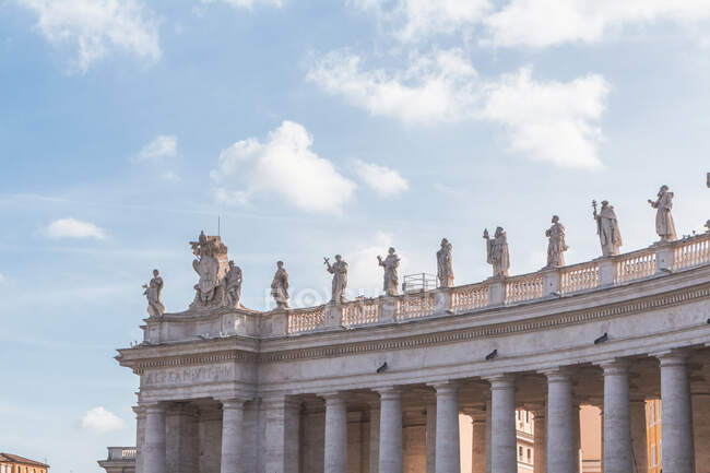 Italy, Rome, Sculptures standing on top of colonnade of Saint Peters Square — Stock Photo