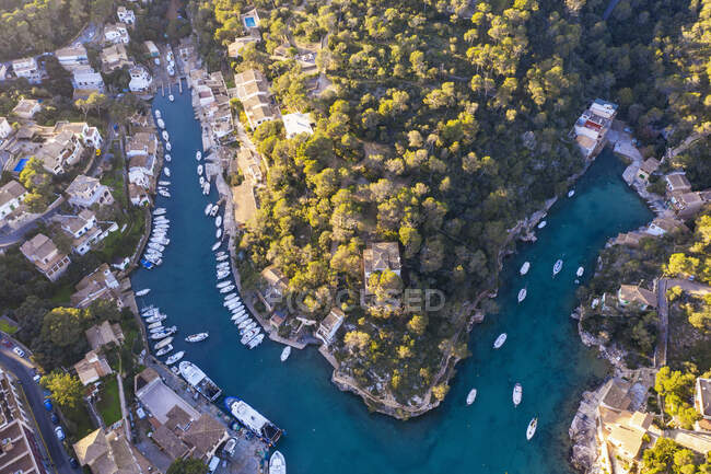 Espanha, Ilhas Baleares, Santanyi, Vista aérea do porto Cala Figuera — Fotografia de Stock